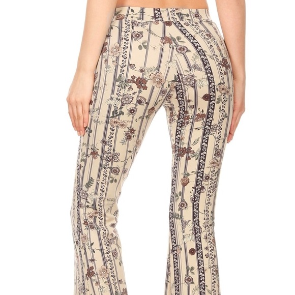 Paisley Floral Flare Pants 🌷🌸✨ - Picture 4 of 4